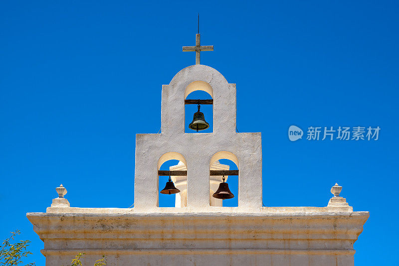 亚利桑那州图森的圣泽维尔德尔Bac Mission，湛蓝的天空